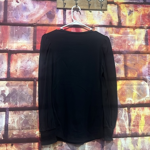 Amazon Essentials Women's Long-Sleeve Crewneck Smocked Cuff T-Shirt - Picture 9 of 11